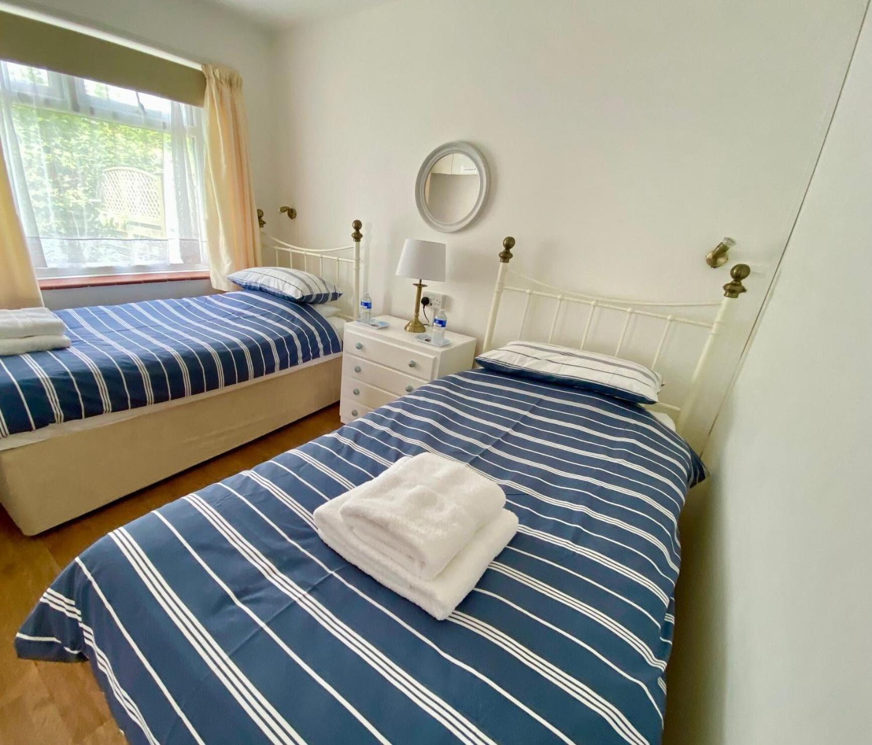 Golden Acre Jurassic Coastal Lodges ,Eype บริดพอร์ต ภายนอก รูปภาพ